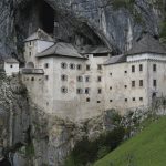 castillo-Predjama