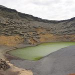 Laguna-de-los-Clicos-o-Lago-Verde-junto-al-pueblo-El-Golfo