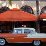 Ocean-Drive-i-paparazzi-restaurant-and-vintage-Chevrolet-Bel-Air