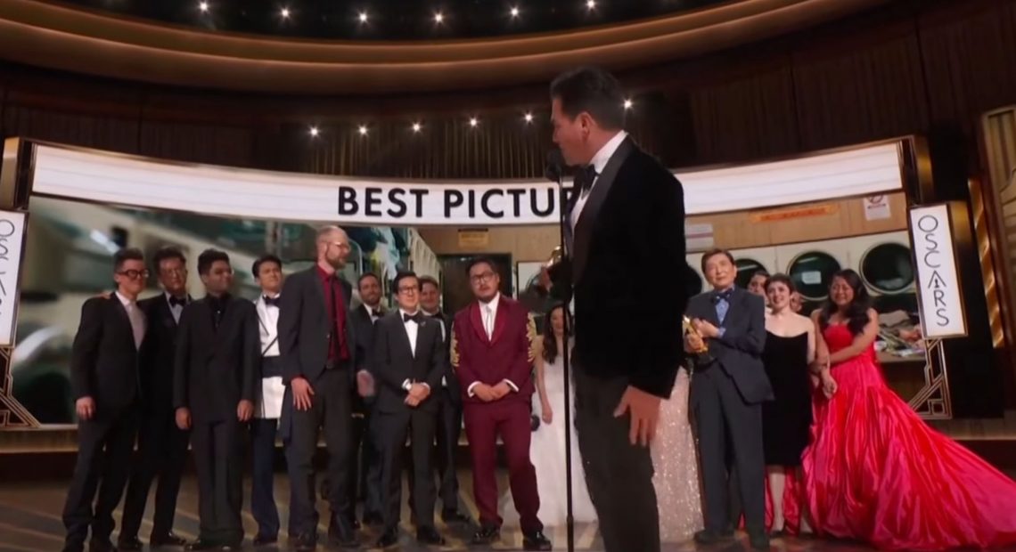 Todo a la vez en todas partes ha sido la gran ganadora de la noche, obteniendo siete estatuillas entre la que destaca mejor película.