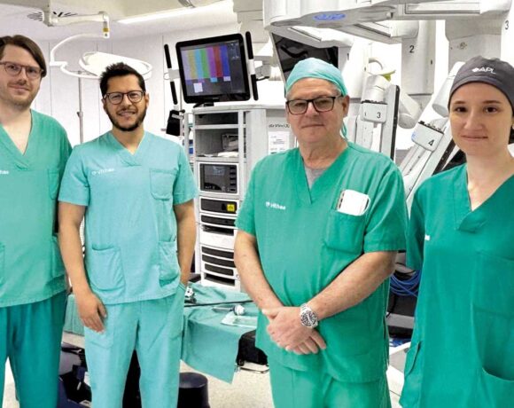 Especialistas en urología del Hospital Universitario Vithas Madrid Arturo Soria son acreditados para operar con robot Da Vinci